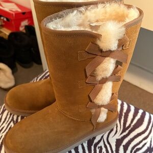 BRAND NEW KOOLABURRA  by UGG! Size 10